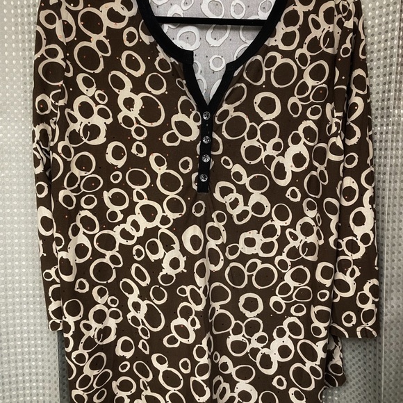 XL Assortment of Ladies XL Tops and Jackets - Picture 6 of 13